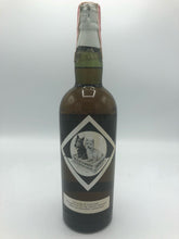 Lade das Bild in den Galerie-Viewer, Black and White 1949 Blended Scotch Whisky U.S Import
