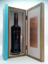 Lade das Bild in den Galerie-Viewer, Bowmore Inaugural 30 Year Old 2020